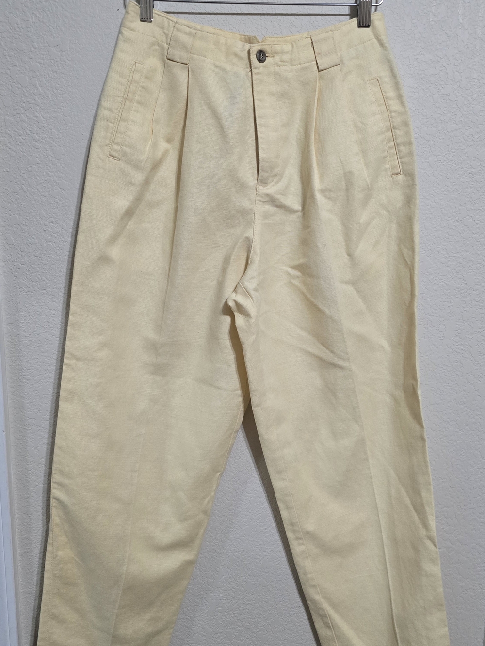 Women's Cream Straight-Leg Pleated Pants